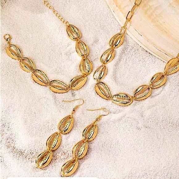 Gold Shell Necklace Bracelet Earrings Set, Gold Plated, Summer Vacation - Picture 3 of 5